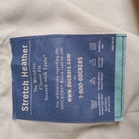 Dockers Khakis 32 x 32 Stretch Heather No Wrinkles Classic Fit Front Pleat Pants - Picture 3 of 10